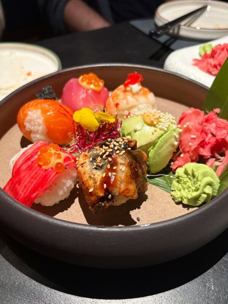 Interior restaurant Sushi Hub, Piața Universității București