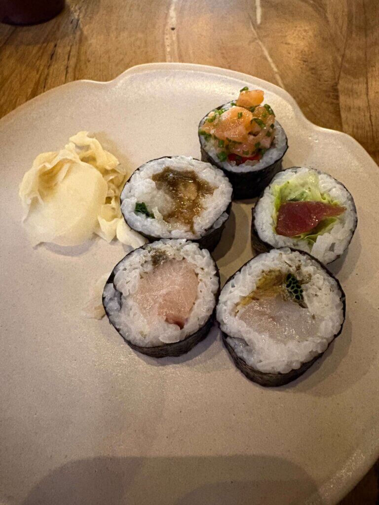 Sashimi de ton la Yoshi Izakaya București
