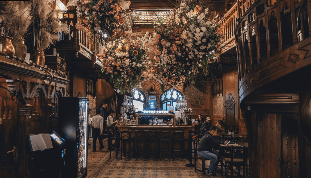 restaurant interior caru cu bere